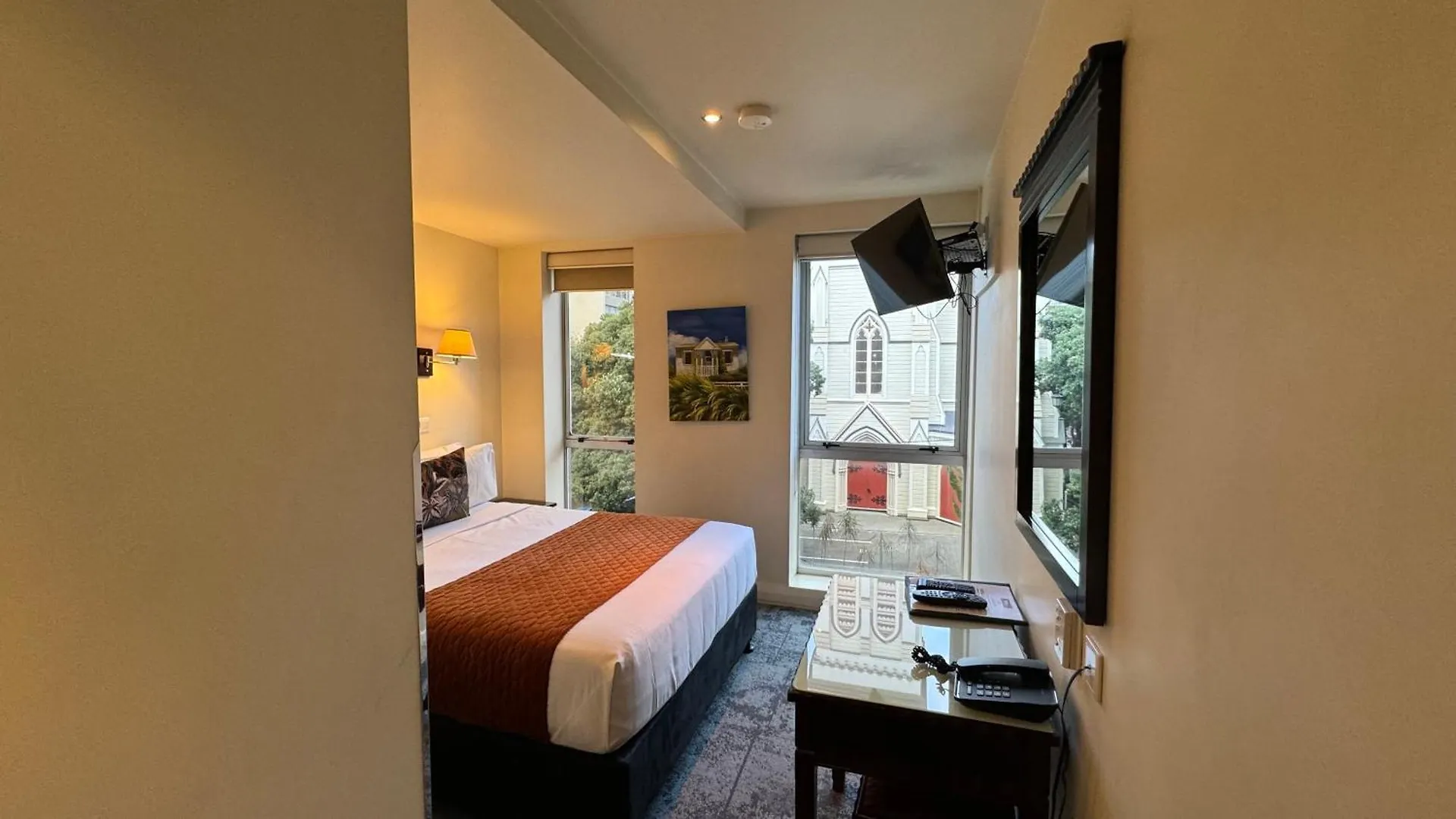Trinity Hotel Wellington 3*,