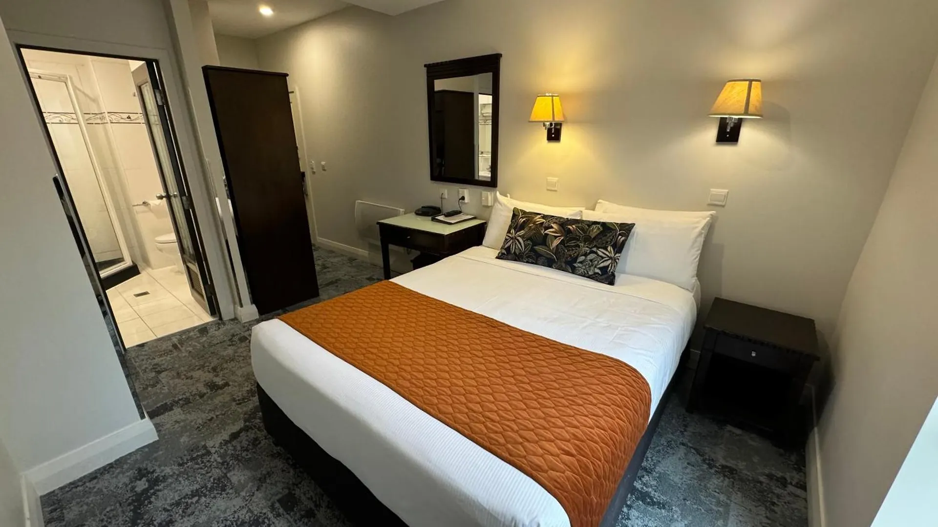 Trinity Hotel Wellington 3*,