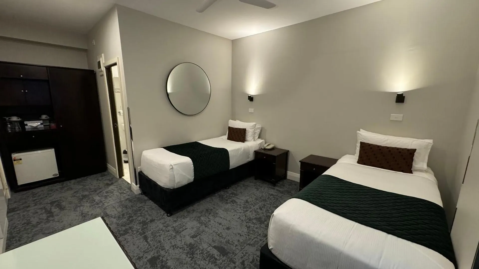 Trinity Hotel Wellington 3*,